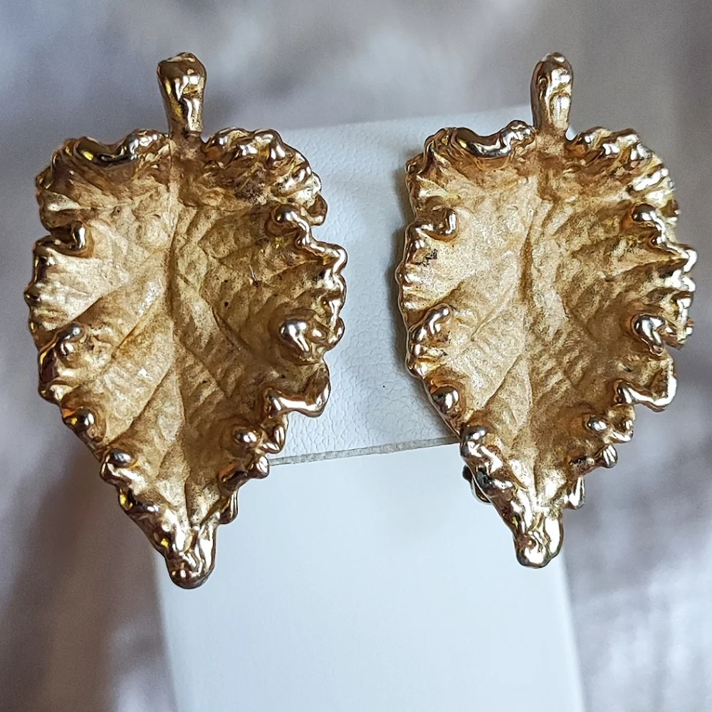 Napier Vintage Signed Brushed Leaf Leaves Gold Tone Ruffled Edge Clip Earrings
